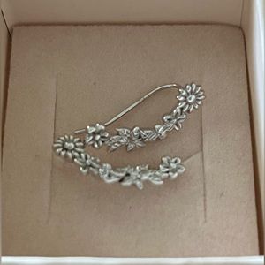 Floral earring crawler